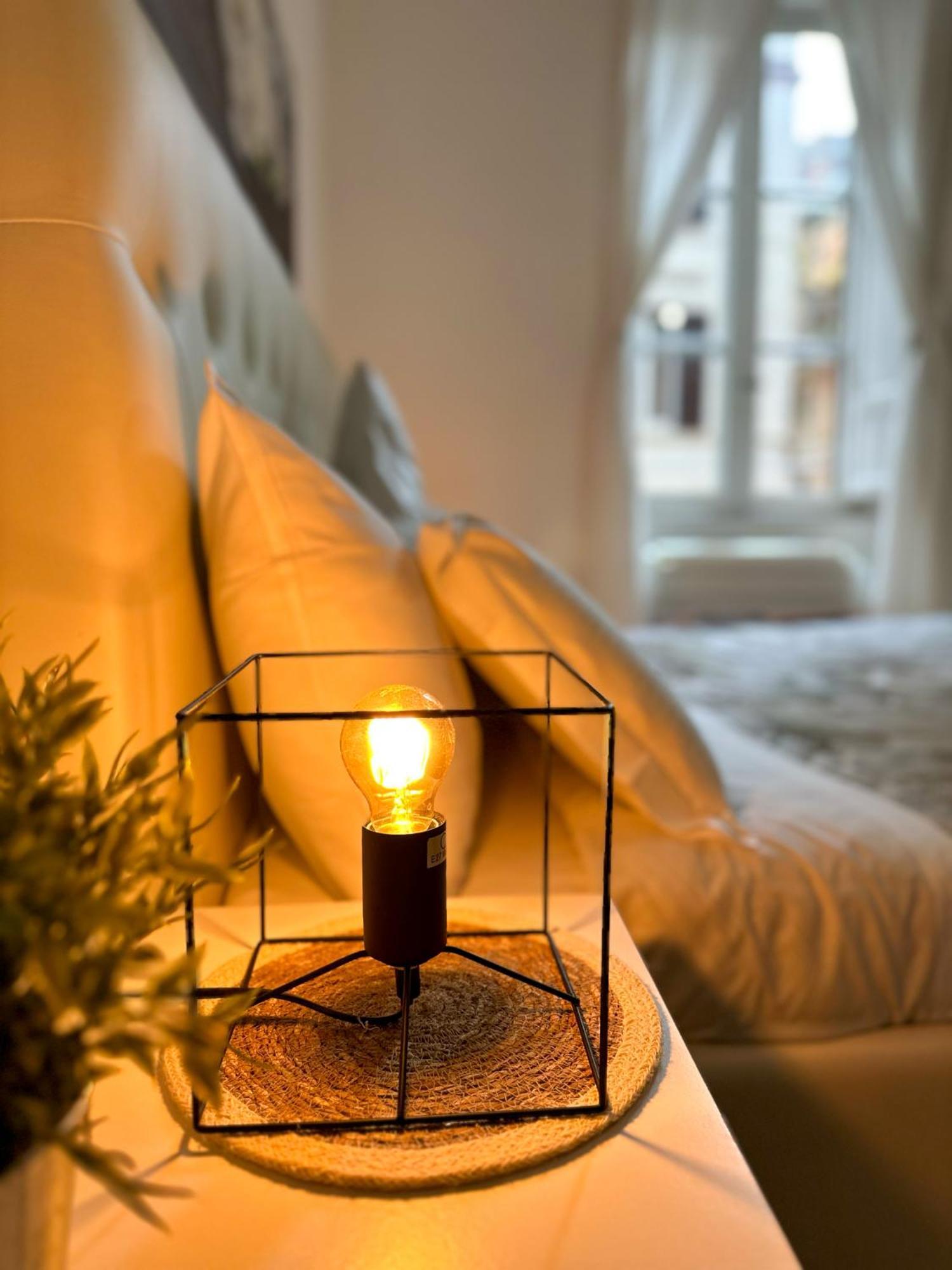 Apartment By The Colosseum - White Chic Flats Rom